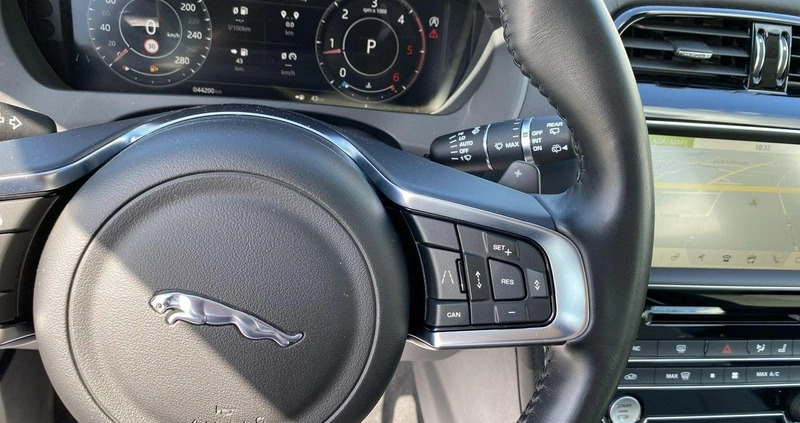 Jaguar F-Pace cena 169900 przebieg: 44000, rok produkcji 2020 z Witnica małe 379